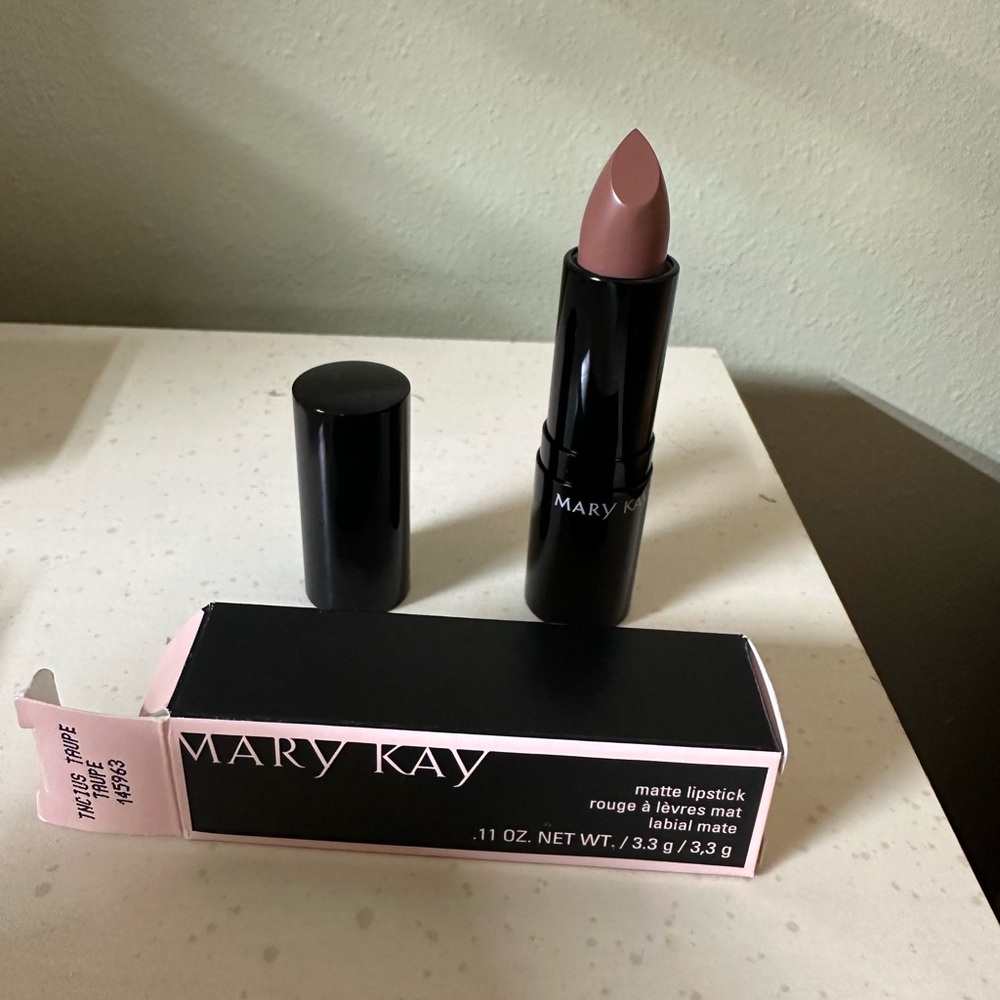 Mary Kay Matte Lipstick - Tenacious Taupe